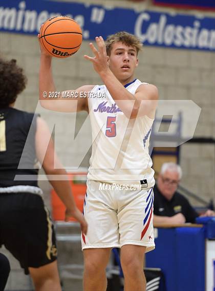 Thumbnail 3 in JV: Northside Christian @ St. Petersburg Catholic photogallery.