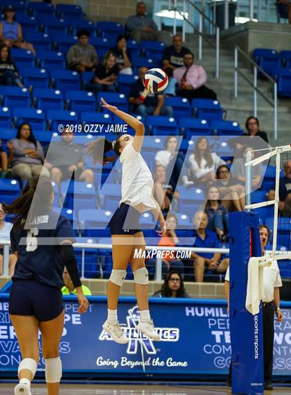 Thumbnail 2 in Marshall vs. O'Connor photogallery.