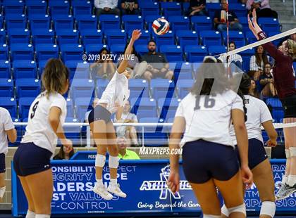 Thumbnail 3 in Marshall vs. O'Connor photogallery.