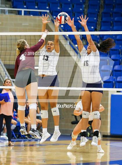 Thumbnail 1 in Marshall vs. O'Connor photogallery.