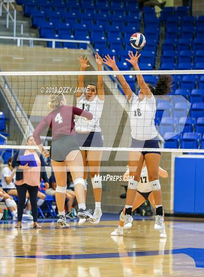 Thumbnail 2 in Marshall vs. O'Connor photogallery.