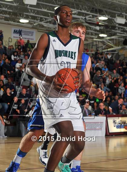 Thumbnail 2 in Chino Hills vs. Seattle Prep (MaxPreps Holiday Classic) photogallery.