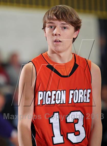 Thumbnail 2 in King's Academy vs. Pigeon Forge (Seymour Christmas Classic) photogallery.