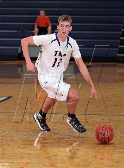 Thumbnail 2 in King's Academy vs. Pigeon Forge (Seymour Christmas Classic) photogallery.