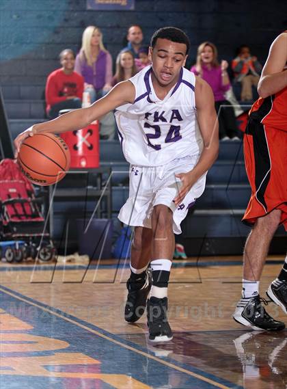 Thumbnail 2 in King's Academy vs. Pigeon Forge (Seymour Christmas Classic) photogallery.