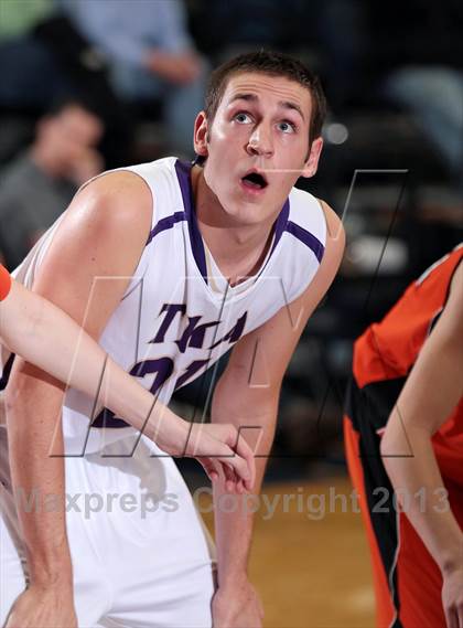 Thumbnail 2 in King's Academy vs. Pigeon Forge (Seymour Christmas Classic) photogallery.