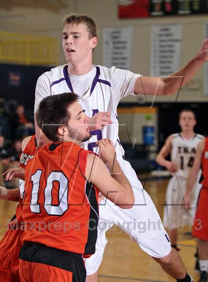 Thumbnail 3 in King's Academy vs. Pigeon Forge (Seymour Christmas Classic) photogallery.