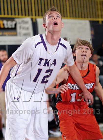 Thumbnail 3 in King's Academy vs. Pigeon Forge (Seymour Christmas Classic) photogallery.