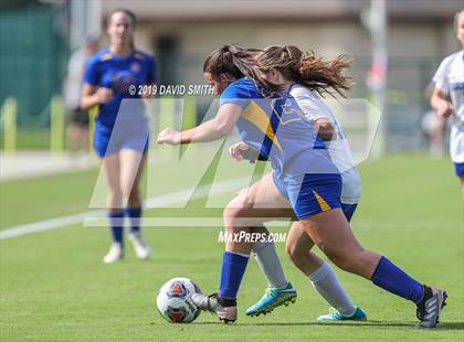 Thumbnail 1 in Duchesne vs. St. Vincent (MSHSAA Class 1 Championship) photogallery.