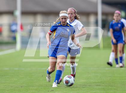 Thumbnail 2 in Duchesne vs. St. Vincent (MSHSAA Class 1 Championship) photogallery.