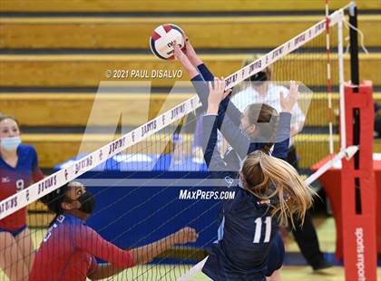 Thumbnail 1 in Valor Christian @ Cherry Creek (CHSAA 5A Region 5) photogallery.