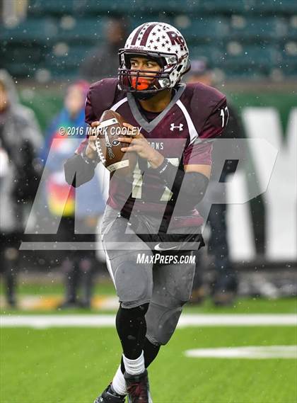 Thumbnail 1 in Round Rock vs. The Woodlands (UIL 6A Quarterfinal) photogallery.