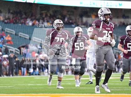 Thumbnail 2 in Round Rock vs. The Woodlands (UIL 6A Quarterfinal) photogallery.