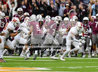 Thumbnail 2 in Round Rock vs. The Woodlands (UIL 6A Quarterfinal) photogallery.