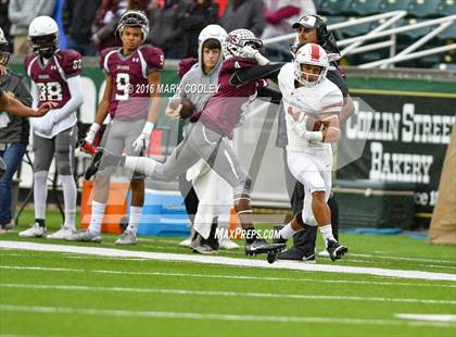 Thumbnail 3 in Round Rock vs. The Woodlands (UIL 6A Quarterfinal) photogallery.