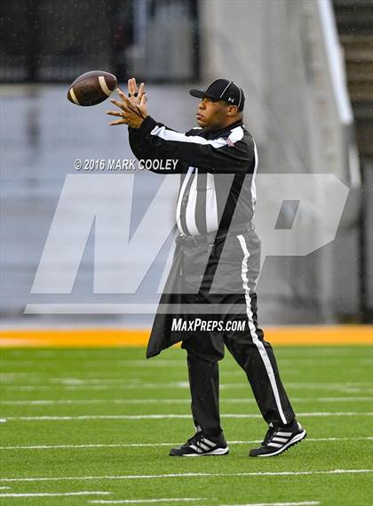 Thumbnail 3 in Round Rock vs. The Woodlands (UIL 6A Quarterfinal) photogallery.