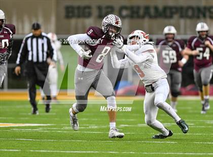 Thumbnail 1 in Round Rock vs. The Woodlands (UIL 6A Quarterfinal) photogallery.