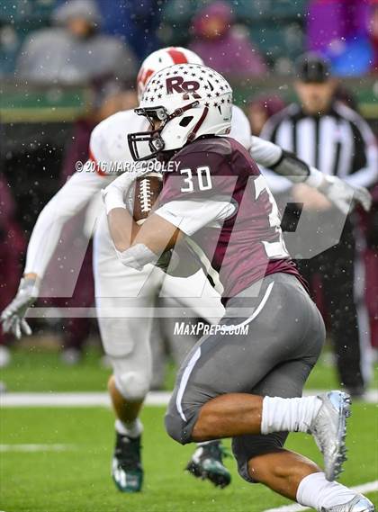 Thumbnail 1 in Round Rock vs. The Woodlands (UIL 6A Quarterfinal) photogallery.