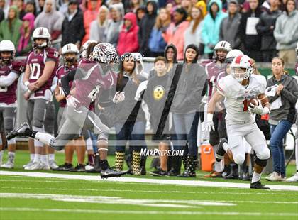 Thumbnail 2 in Round Rock vs. The Woodlands (UIL 6A Quarterfinal) photogallery.
