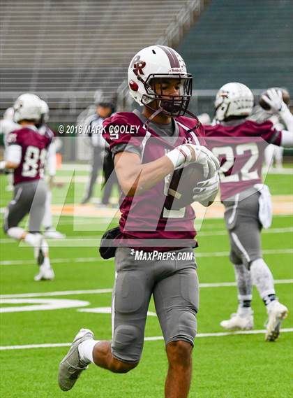 Thumbnail 1 in Round Rock vs. The Woodlands (UIL 6A Quarterfinal) photogallery.