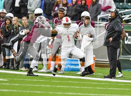 Thumbnail 1 in Round Rock vs. The Woodlands (UIL 6A Quarterfinal) photogallery.