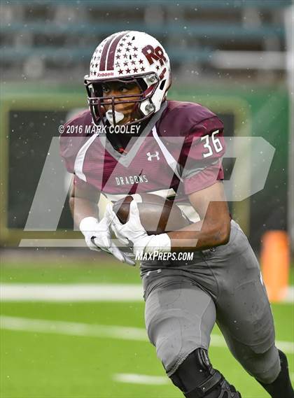 Thumbnail 1 in Round Rock vs. The Woodlands (UIL 6A Quarterfinal) photogallery.