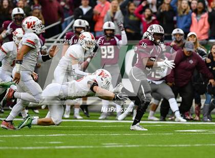 Thumbnail 1 in Round Rock vs. The Woodlands (UIL 6A Quarterfinal) photogallery.