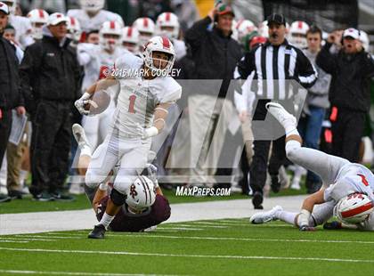 Thumbnail 1 in Round Rock vs. The Woodlands (UIL 6A Quarterfinal) photogallery.