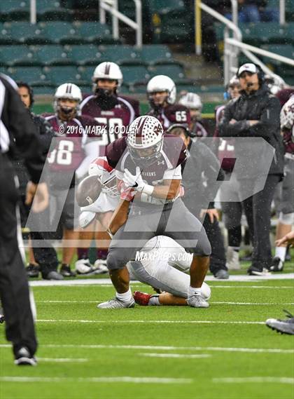 Thumbnail 1 in Round Rock vs. The Woodlands (UIL 6A Quarterfinal) photogallery.