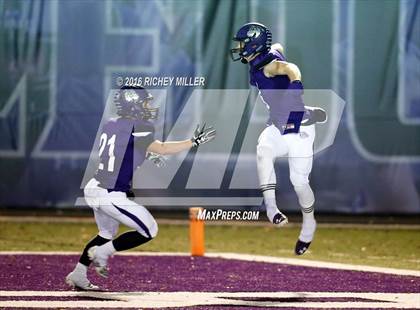 Thumbnail 2 in Bentonville vs. Fayetteville (AAA 7A Semifinall) photogallery.