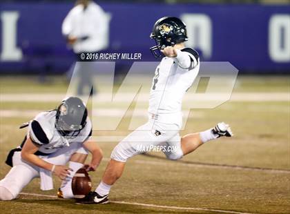 Thumbnail 3 in Bentonville vs. Fayetteville (AAA 7A Semifinall) photogallery.
