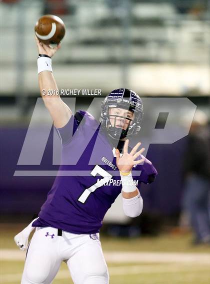 Thumbnail 1 in Bentonville vs. Fayetteville (AAA 7A Semifinall) photogallery.