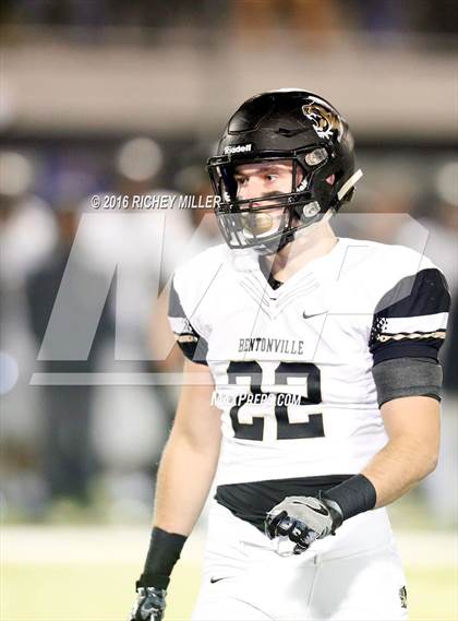 Thumbnail 3 in Bentonville vs. Fayetteville (AAA 7A Semifinall) photogallery.