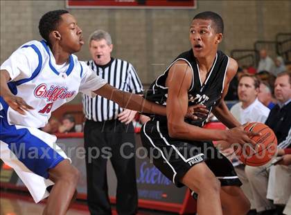 Thumbnail 2 in Los Alamitos vs. Servite (Nike Extravaganza) photogallery.