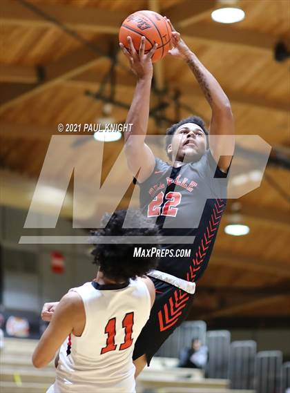 Thumbnail 3 in Del Valle @ Lake Travis photogallery.