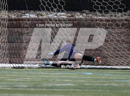 Thumbnail 3 in Mountain Vista vs Legend photogallery.