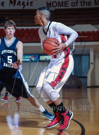 Thumbnail 3 in Episcopal School of Dallas vs. Wichita Falls (Fantasy of Lights) photogallery.