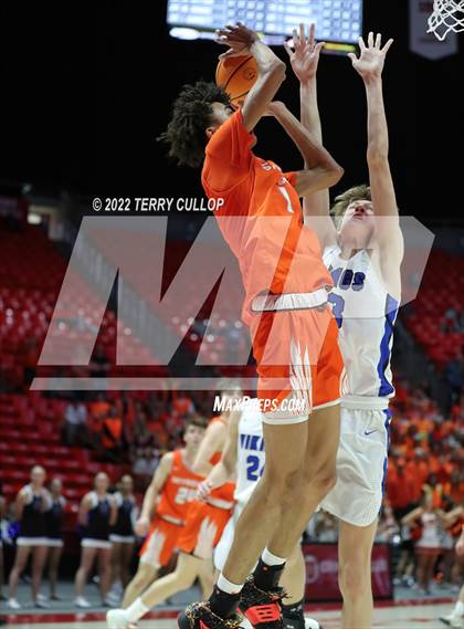 Thumbnail 2 in Skyridge vs. Pleasant Grove (UHSAA 6A Quarterfinal) photogallery.