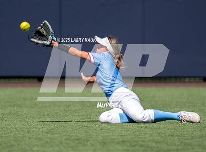 Thumbnail 1 in San Mateo vs. Hillsdale (CIF CCS Division 2 Final) photogallery.