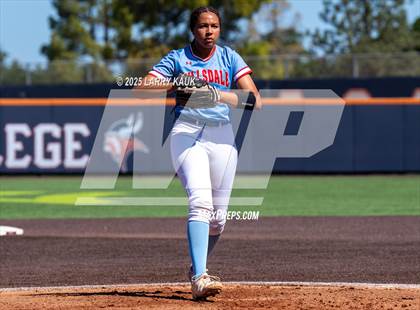 Thumbnail 1 in San Mateo vs. Hillsdale (CIF CCS Division 2 Final) photogallery.
