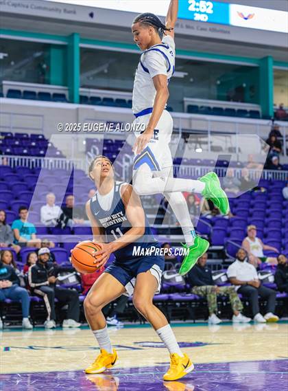 Thumbnail 2 in DME Academy vs. Dream City Christian National (City of Palms Classic) photogallery.