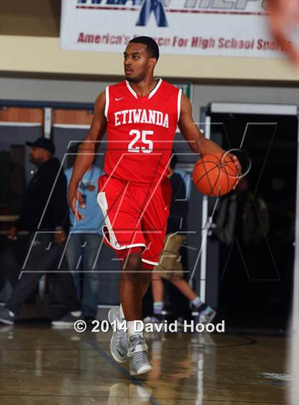 Thumbnail 3 in Sierra Canyon vs. Etiwanda (MaxPreps Holiday Classic) photogallery.