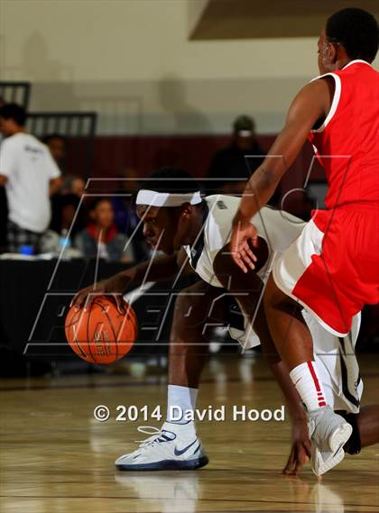 Thumbnail 1 in Sierra Canyon vs. Etiwanda (MaxPreps Holiday Classic) photogallery.