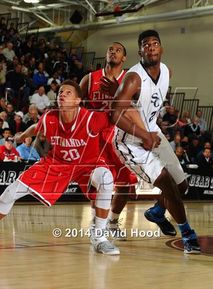 Thumbnail 2 in Sierra Canyon vs. Etiwanda (MaxPreps Holiday Classic) photogallery.