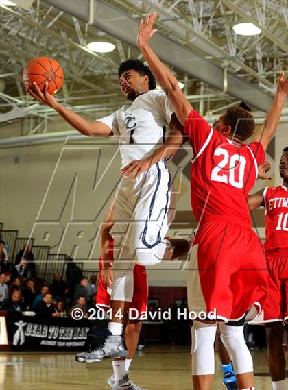 Thumbnail 2 in Sierra Canyon vs. Etiwanda (MaxPreps Holiday Classic) photogallery.