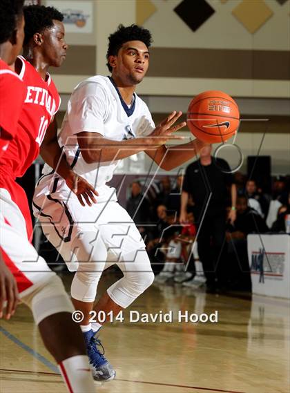 Thumbnail 3 in Sierra Canyon vs. Etiwanda (MaxPreps Holiday Classic) photogallery.