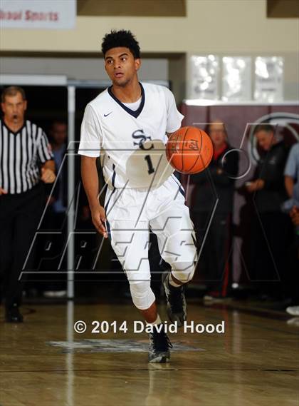 Thumbnail 1 in Sierra Canyon vs. Etiwanda (MaxPreps Holiday Classic) photogallery.