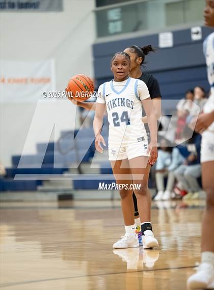 Thumbnail 2 in Weiss @ Bryan photogallery.