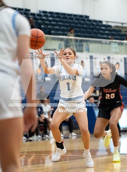 Thumbnail 3 in Weiss @ Bryan photogallery.