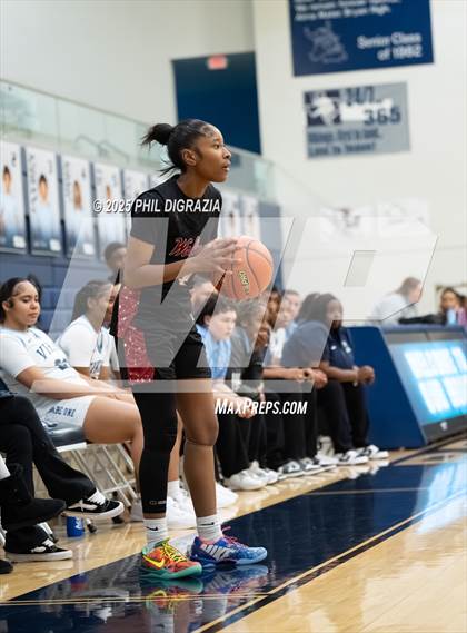 Thumbnail 3 in Weiss @ Bryan photogallery.